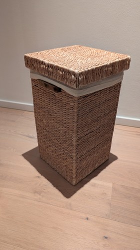 Laundry basket with - , lid